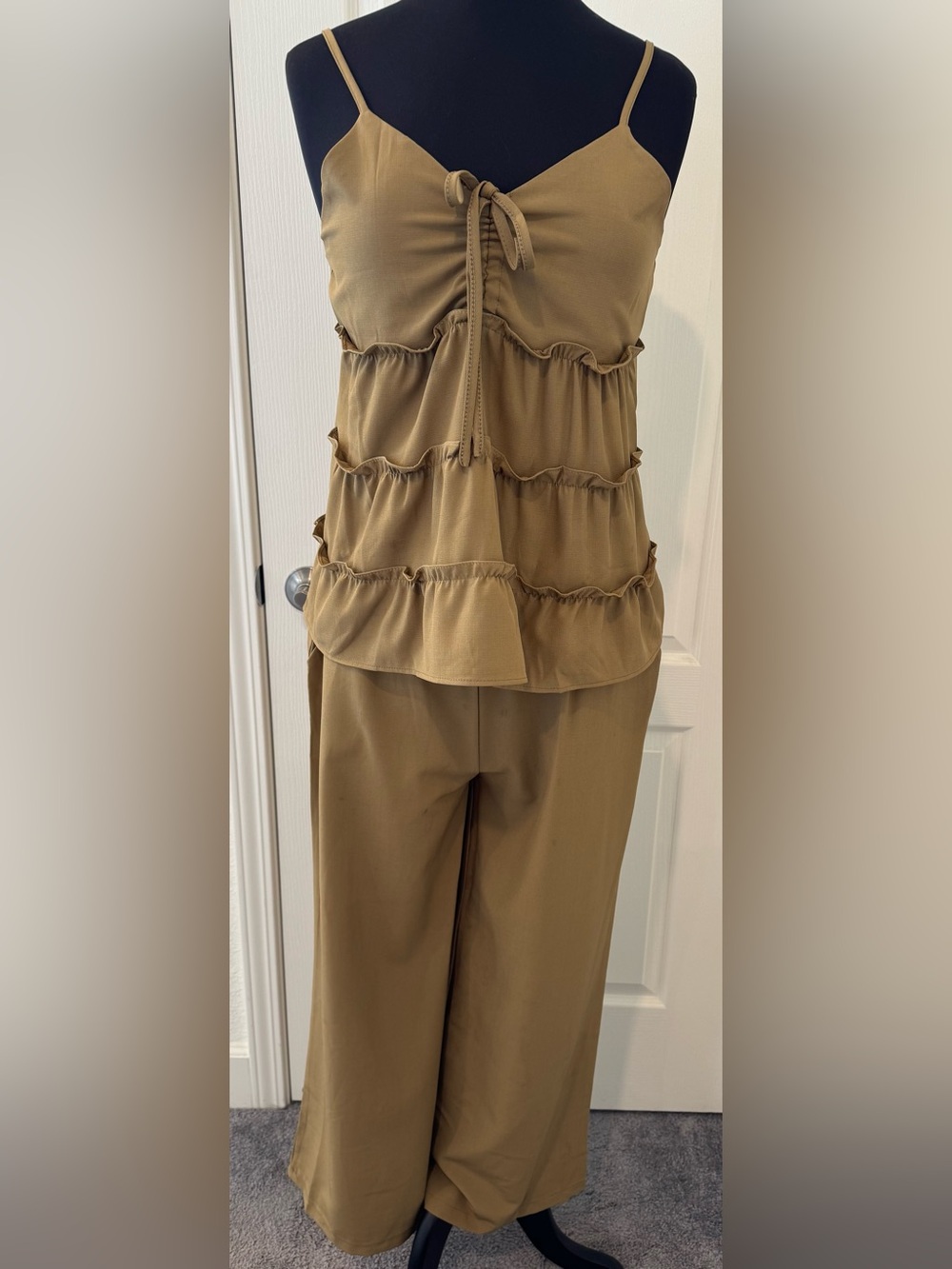 Ruffle Tank & Straight-Leg Pants Set with 2 Side Pockets